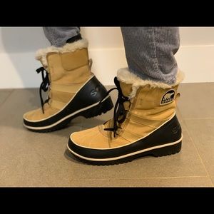 Sorel Tivoli  Winter Boots 9.5